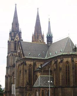 Kostel sv. Ludmily na Vinohradech (pohled směrem od Korunní